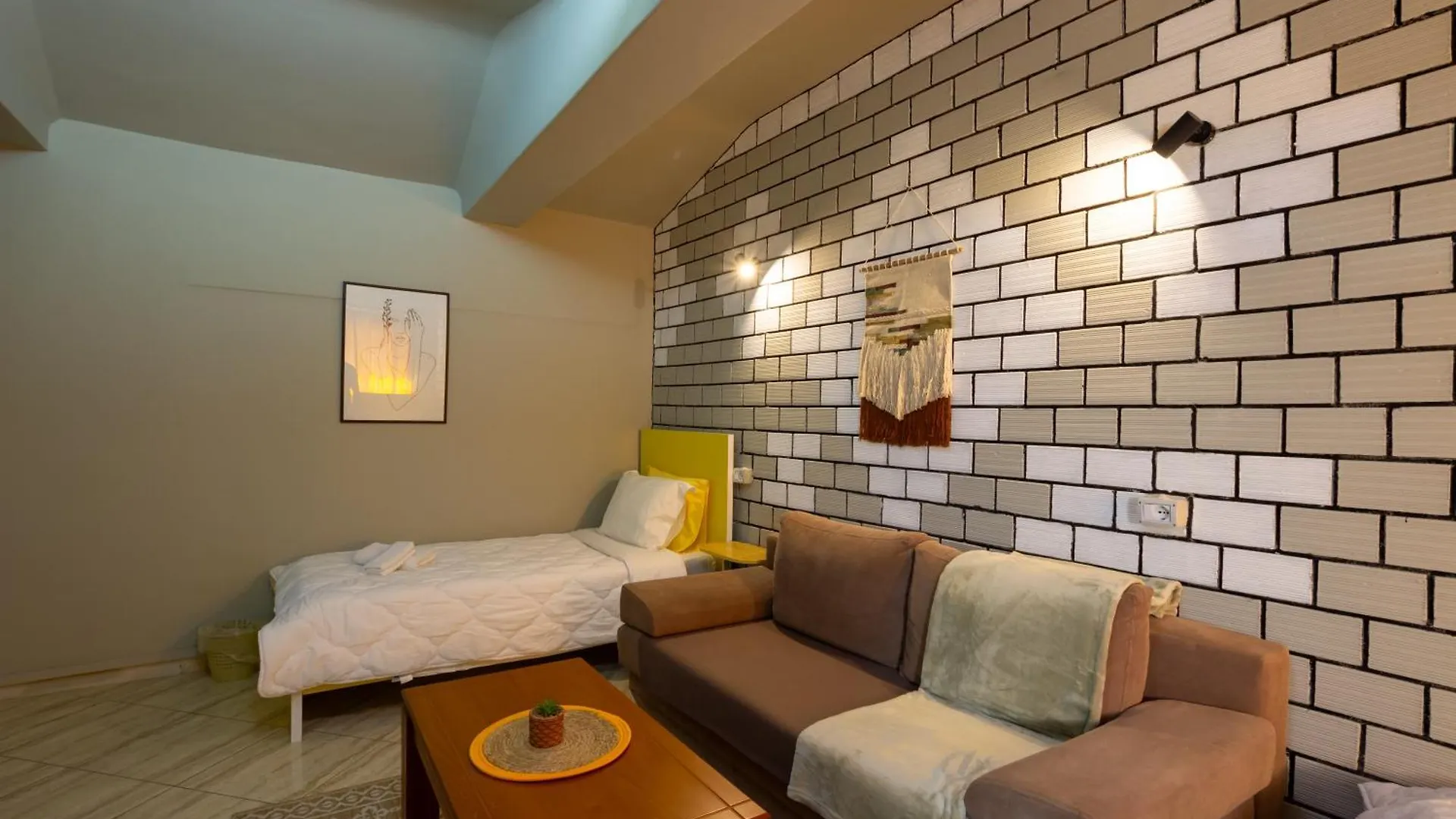 Jonian Boutique Hotel Sarandë 0*,